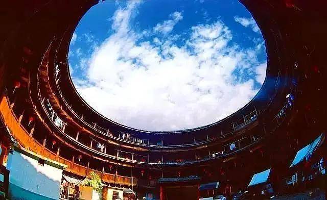 星空·综合体育|
中国传统修建这么多 怎样分辨中国各式传统修建(图8) 星空·综合体育|
中国传统修建这么多 怎样分辨中国各式传统修建(图8)
